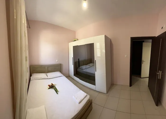 Apartament Zmarias *